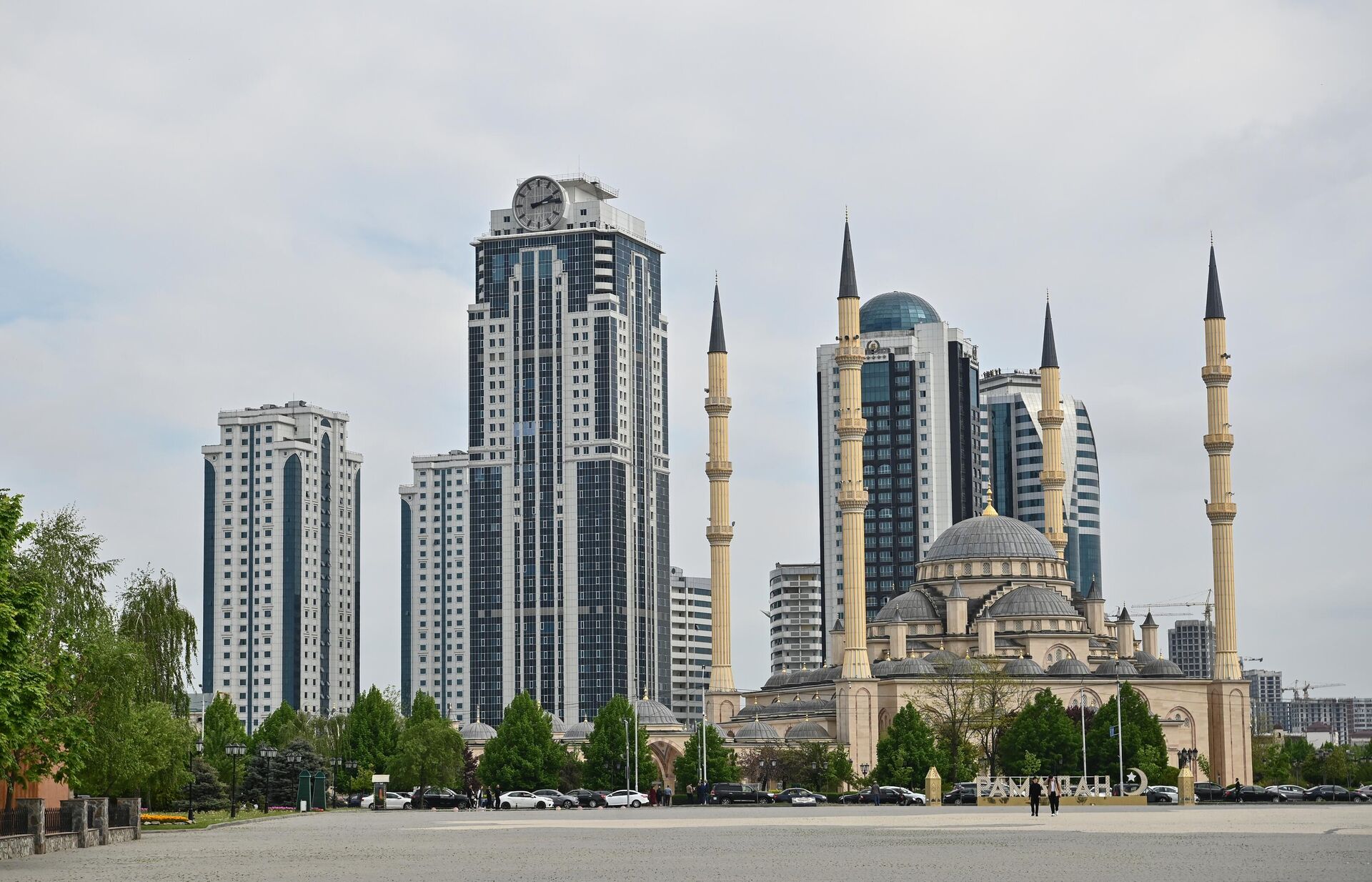 Skyscrapers of the Grozny City complex and the Heart of Chechnya mosque named after Akhmat Kadyrov. - Sputnik भारत, 1920, 07.05.2025