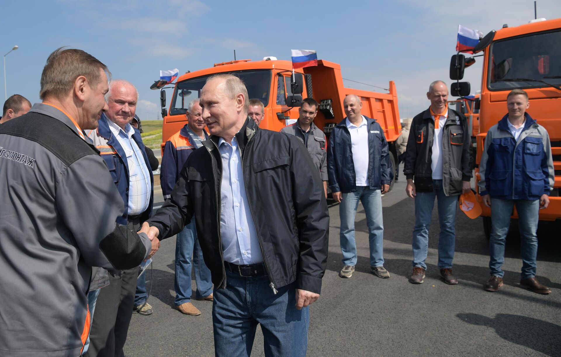 Президент РФ В. Путин принял участие в открытии Крымского моста - Sputnik India, 1920, 07.05.2025