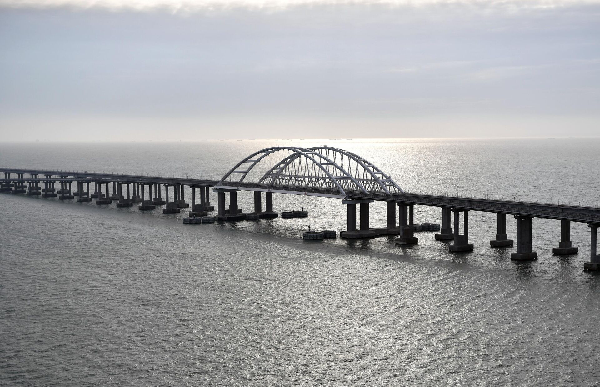 Crimean Bridge across the Kerch Strait - Sputnik India, 1920, 07.05.2025