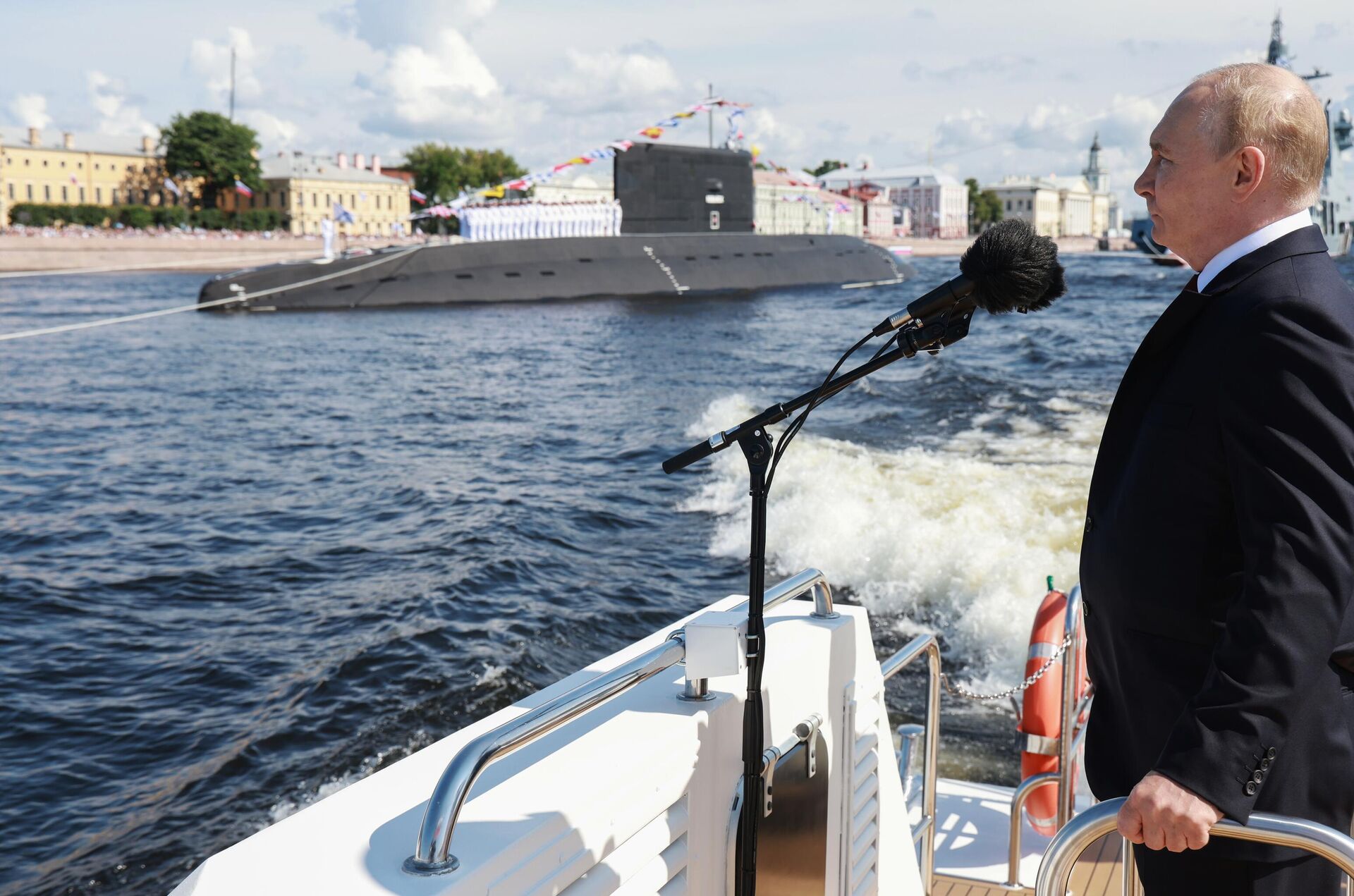 July 28, 2024. President of the Russian Federation, Supreme Commander-in-Chief Vladimir Putin at the Main Naval Parade on the occasion of the Day of the Russian Navy. - Sputnik भारत, 1920, 07.05.2025