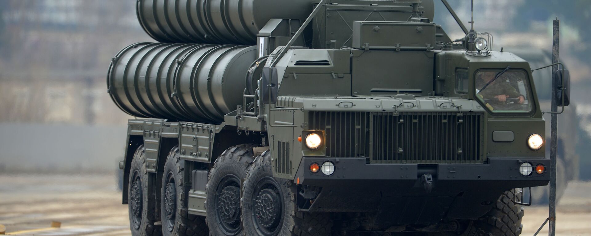 An S-400 air defense system during the joint Victory Parade drills of the combined parade unit, mechanized column and lineup of aircraft - Sputnik भारत, 1920, 28.06.2025