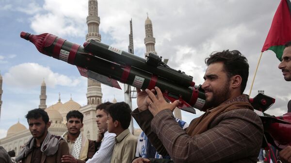 A Houthi supporter holds a mock missile during a protest marking Jerusalem Day in support of Palestinians in the Gaza Strip, in Sanaa, Yemen, April 5, 2024 - Sputnik India
