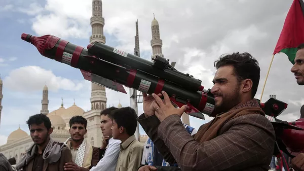 A Houthi supporter holds a mock missile during a protest marking Jerusalem Day in support of Palestinians in the Gaza Strip, in Sanaa, Yemen, April 5, 2024 - Sputnik India