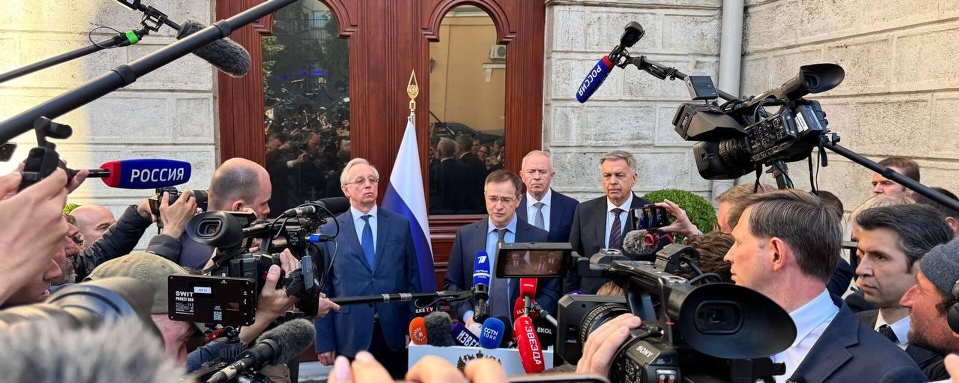 Russian delegation in constructive mood to find ways to resolve conflict — President Putin's aide, Vladimir Medinsky - Sputnik भारत, 1920, 15.05.2025