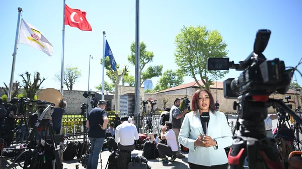 Journalists at the entrance to the Dolmabahce Palace in Istanbul ahead of negotiations between delegations from Russia and Ukraine. - Sputnik India