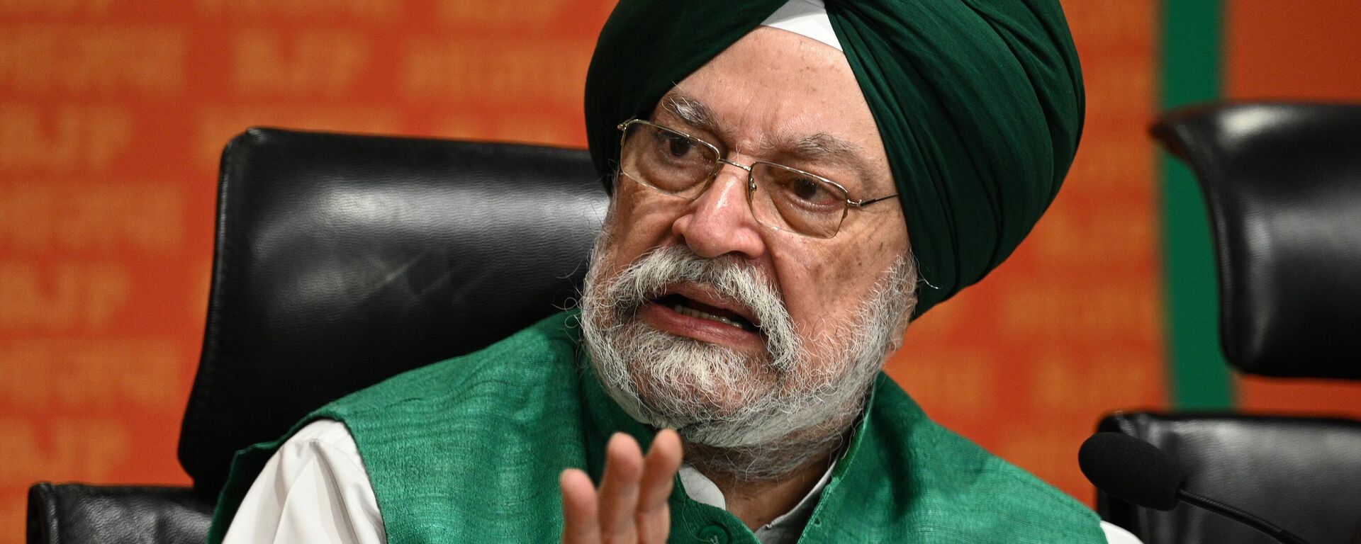 March 06: Union Minister of housing and urban affairs Hardeep Singh Puri addresses a press conference over the Sandeshkhali incident at BJP headquarters in New Delhi on March 06, 2024.  - Sputnik भारत, 1920, 16.05.2025