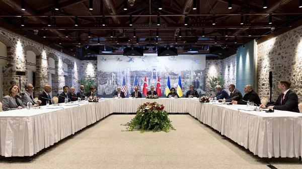 Trilateral negotiations between delegations of Turkiye, the USA and Ukraine in Istanbul. - Sputnik भारत