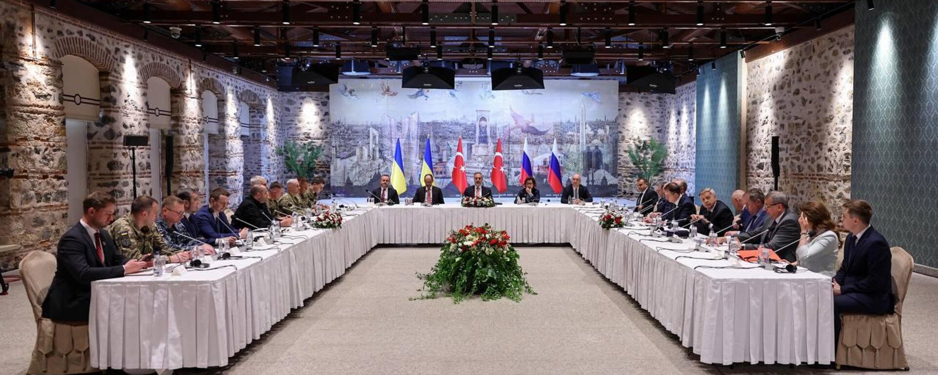 Russia-Ukraine talks have begun in Istanbul - Sputnik भारत, 1920, 16.05.2025