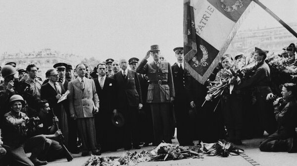 General Charles De Gaulle salutes the Tricolor after placing his wreath on the Tomb of the French Unknown Soldier of the last war, at the Arc de Triomphe in the French capital in Paris on August 28, 1944.  Amid the death and destruction war leaves in its wake, there are powerful dynamics and narratives: domination, besieged populations, occupation and their counterparts, resistance, freedom and liberation. Vast swaths of Western and Eastern Europe and the Soviet Union knew this well at various points of the 20th century. - Sputnik भारत