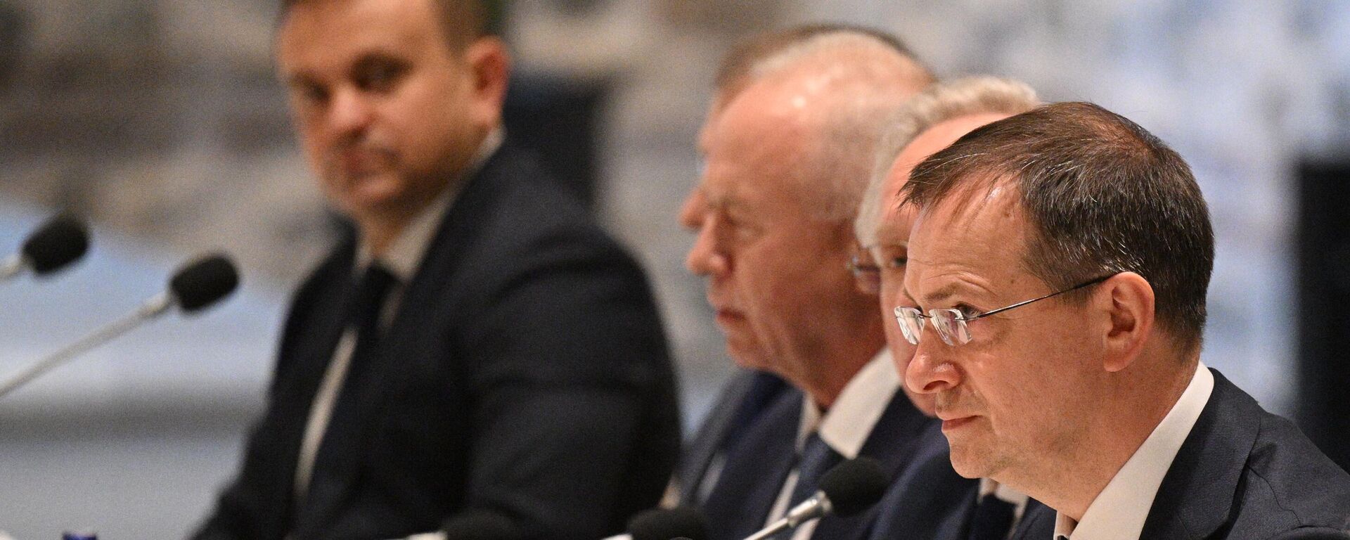 Aide to the President of the Russian Federation Vladimir Medinsky (right) at negotiations between the delegations of Russia and Ukraine in Istanbul. - Sputnik भारत, 1920, 29.05.2025