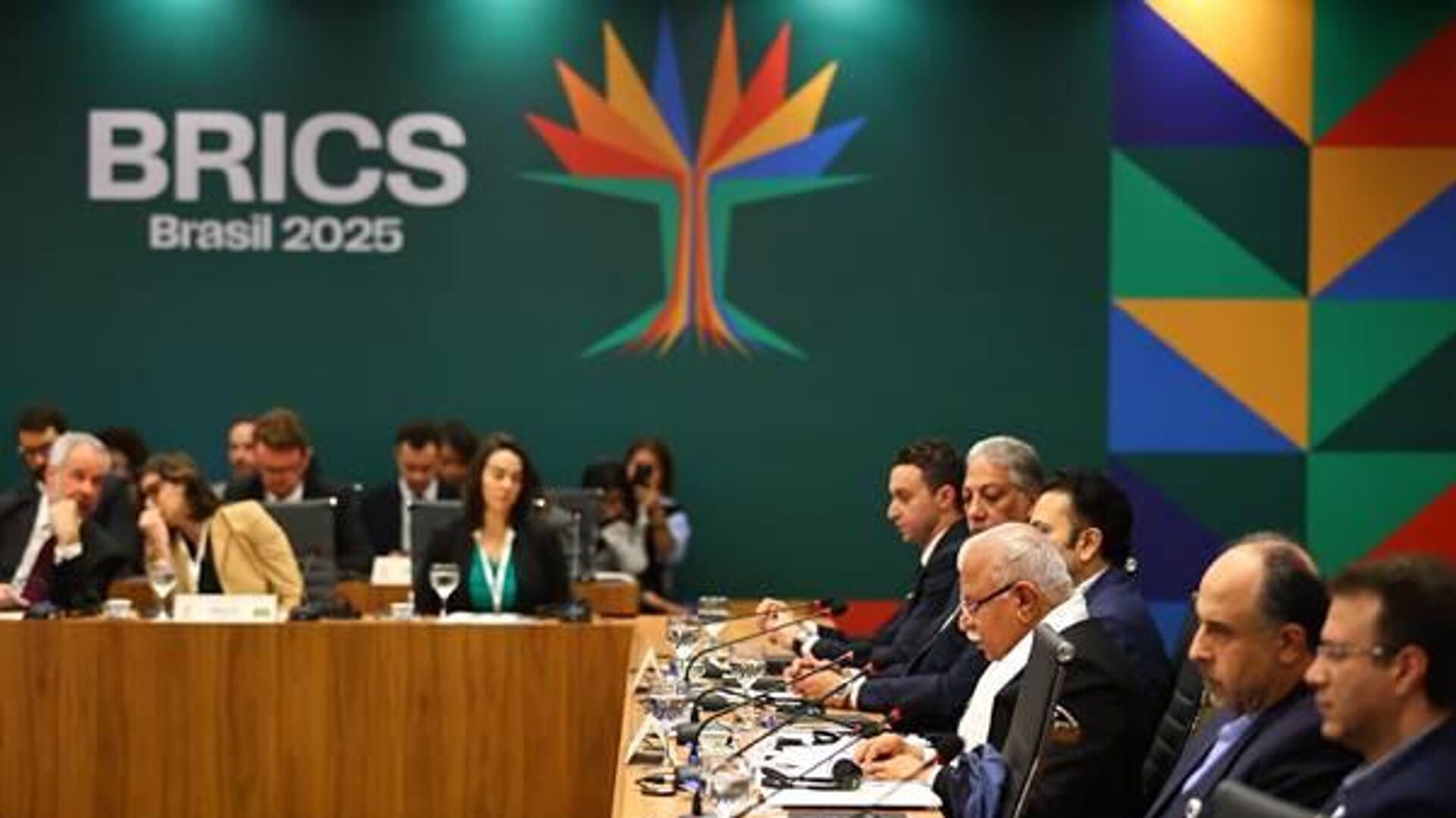 Meeting of BRICS Energy Ministers Meeting of BRICS Energy Ministers - Sputnik भारत, 1920, 20.05.2025