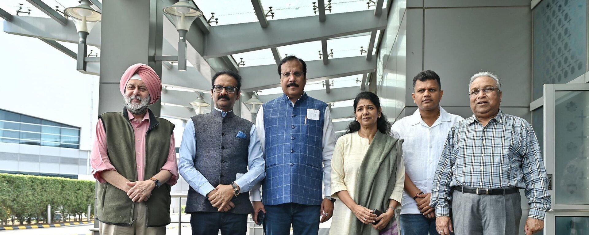Third group of All Party delegation led by DMK Member of Parliament Smt. Kanimozhi Karunanidhi has departed from New Delhi, to convey 🇮🇳’s strong resolve to fight terrorism in all its forms.

The delegation will visit Russia, Slovenia, Greece, Latvia and Spain. - Sputnik India, 1920, 22.05.2025