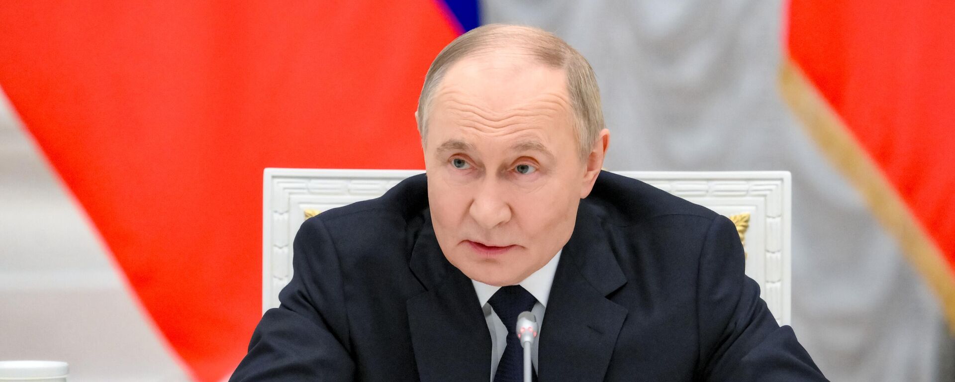 Russian President Vladimir Putin during a meeting with representatives of Russian business circles. - Sputnik भारत, 1920, 28.05.2025