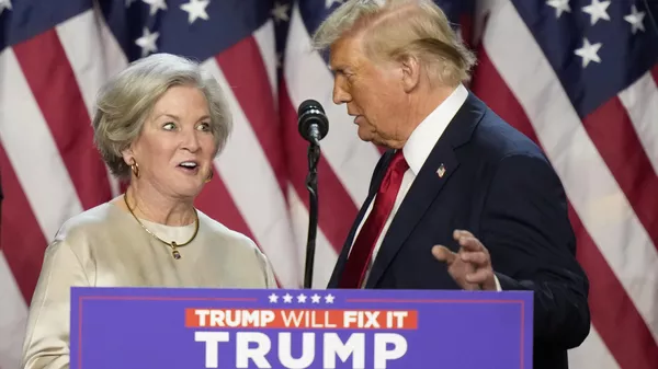 Susie Wiles with Donald Trump - Sputnik India