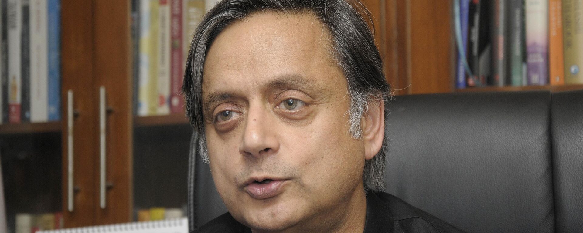 Shashi Tharoor is a politician of the Congress party, a writer, and a former career international diplomat who is currently serving as a Member of Parliament (MP) in the Lok Sabha from Thiruvananthapuram, Kerala. - Sputnik भारत, 1920, 04.06.2025