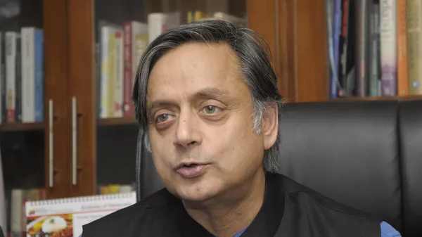 Shashi Tharoor is a politician of the Congress party, a writer, and a former career international diplomat who is currently serving as a Member of Parliament (MP) in the Lok Sabha from Thiruvananthapuram, Kerala. - Sputnik भारत
