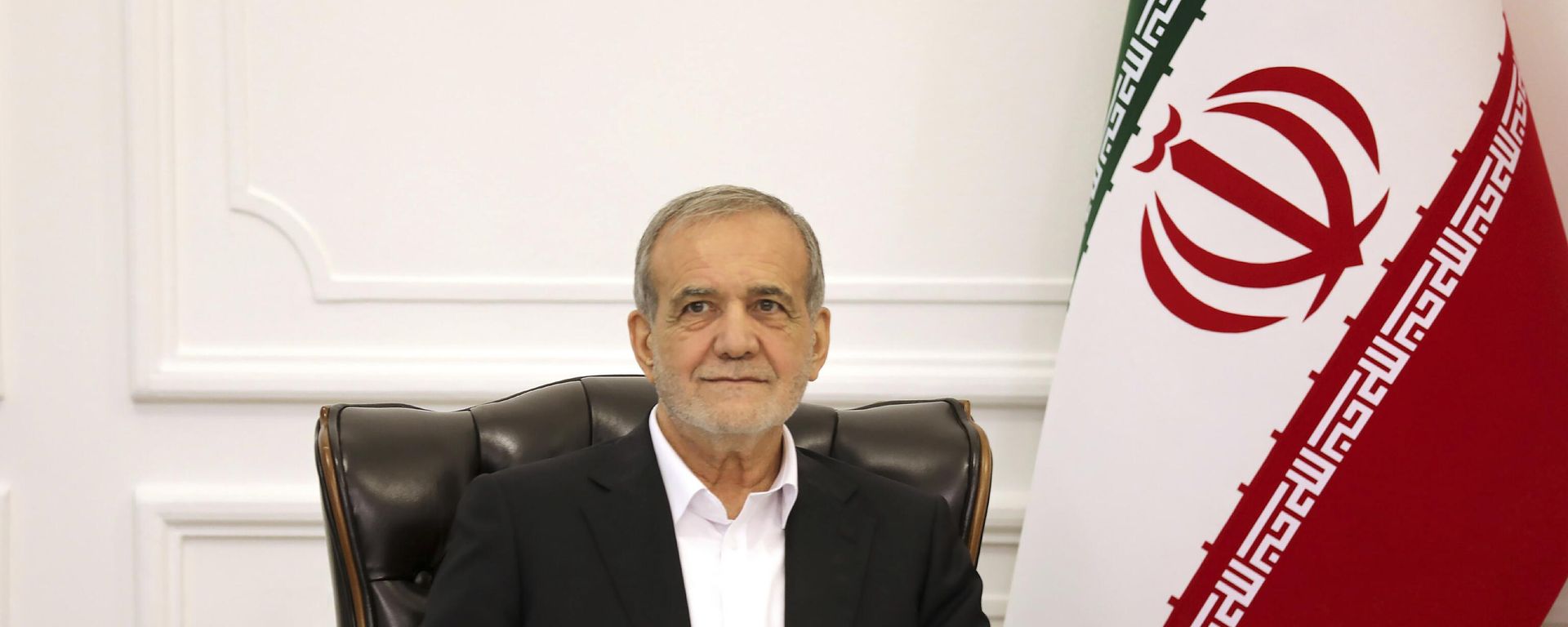 Iranian President Masoud Pezeshkian - Sputnik India, 1920, 09.06.2025