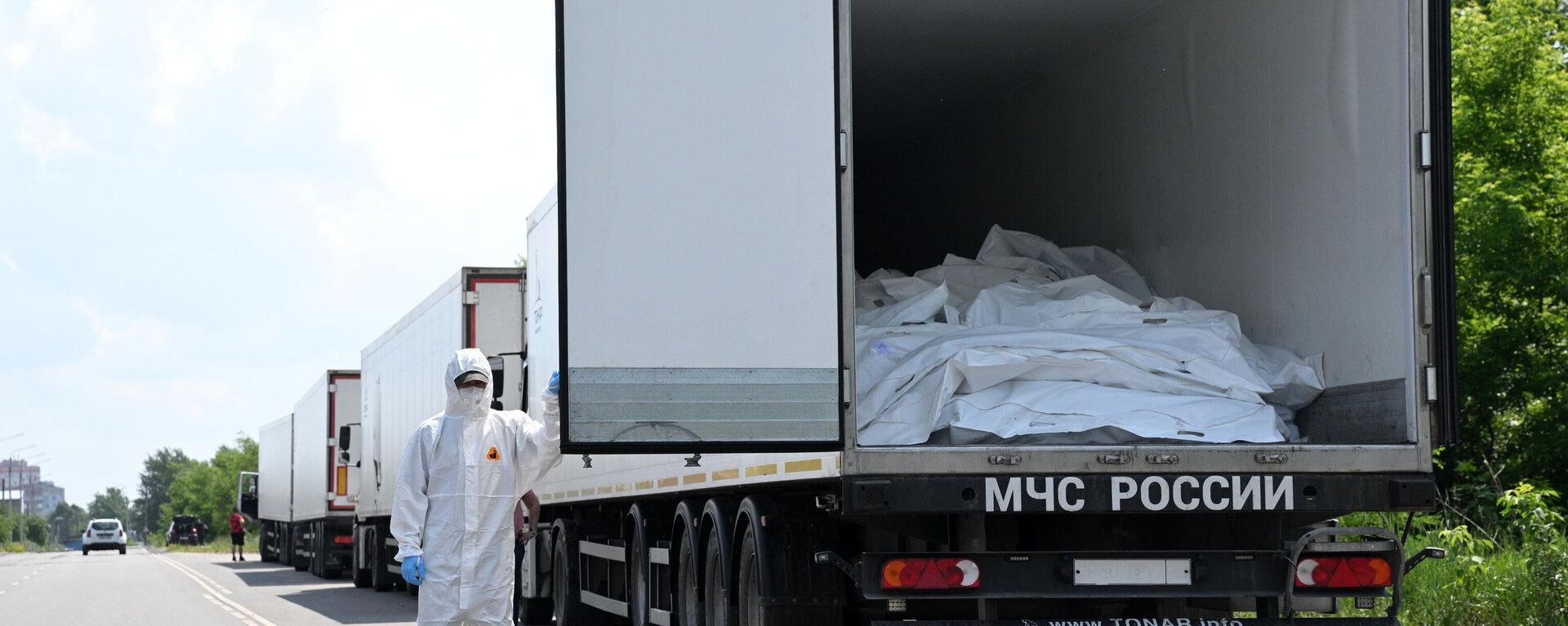 Refrigerated trucks with 1,212 bodies of dead Ukrainian servicemen in the Bryansk region. - Sputnik भारत, 1920, 14.06.2025