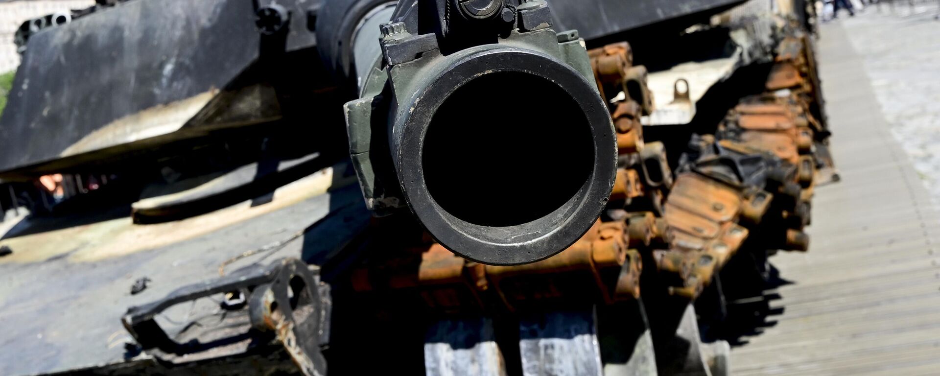Russian Defense Ministry exhibits more than 30 examples of weapons and military equipment captured and destroyed from the Ukrainian army, including weapons produced by the United States, Germany, Britain, France and Ukraine at Victory Park in Moscow, Russia on May 28, 2024. The US-made M1A1 Abrams main battle tank is also on display. - Sputnik भारत, 1920, 09.06.2025