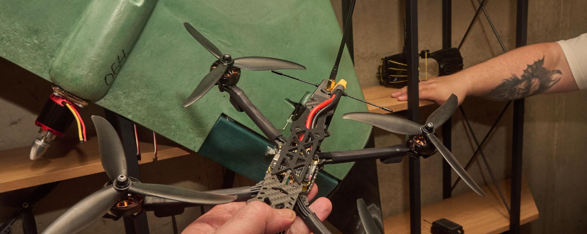 Engineers test drones at drone manufacturing facility in Odessa, Ukraine on June 01, 2025. The Ukrainian forces are producing new drones and electronic warfare systems. The facility is currently testing advanced models, including self-propelled land-based drone systems. - Sputnik भारत, 1920, 09.06.2025
