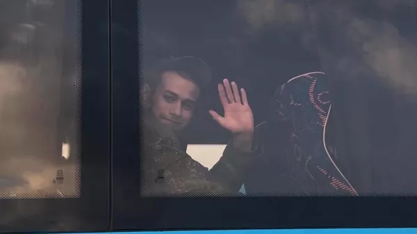 A bus with servicemen of the Russian Armed Forces who returned from Ukrainian captivity - Sputnik भारत