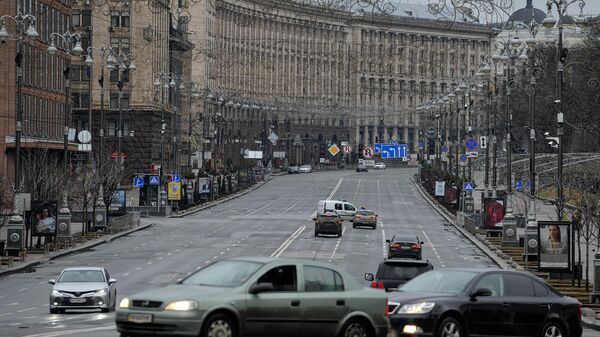 2022/02/28: Cars drive down the Khreshchatyk street in the center of Kiev.  The number of refugees who went abroad because of the full-scale war of Russia against Ukraine as of March 1 is 835,928 people. This is stated on the website of the UN agency for refugees.  - Sputnik भारत