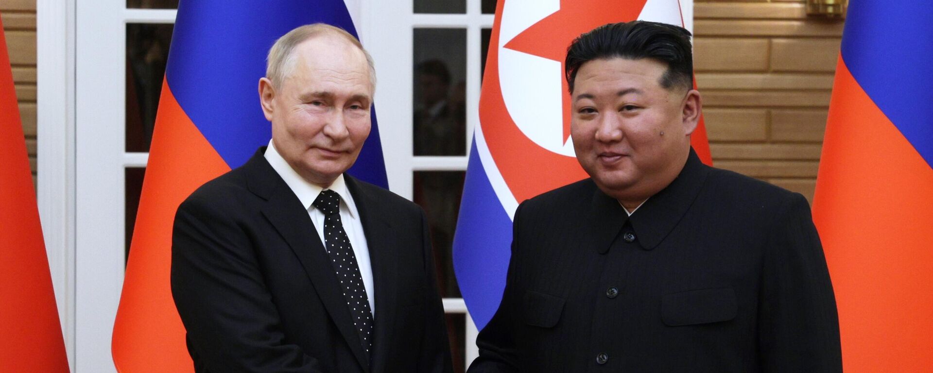 Russian President Vladimir Putin and North Korean leader Kim Jong Un pose for photos after a welcoming ceremony at Kumsusan state residence in Pyongyang, North Korea - Sputnik India, 1920, 12.07.2025