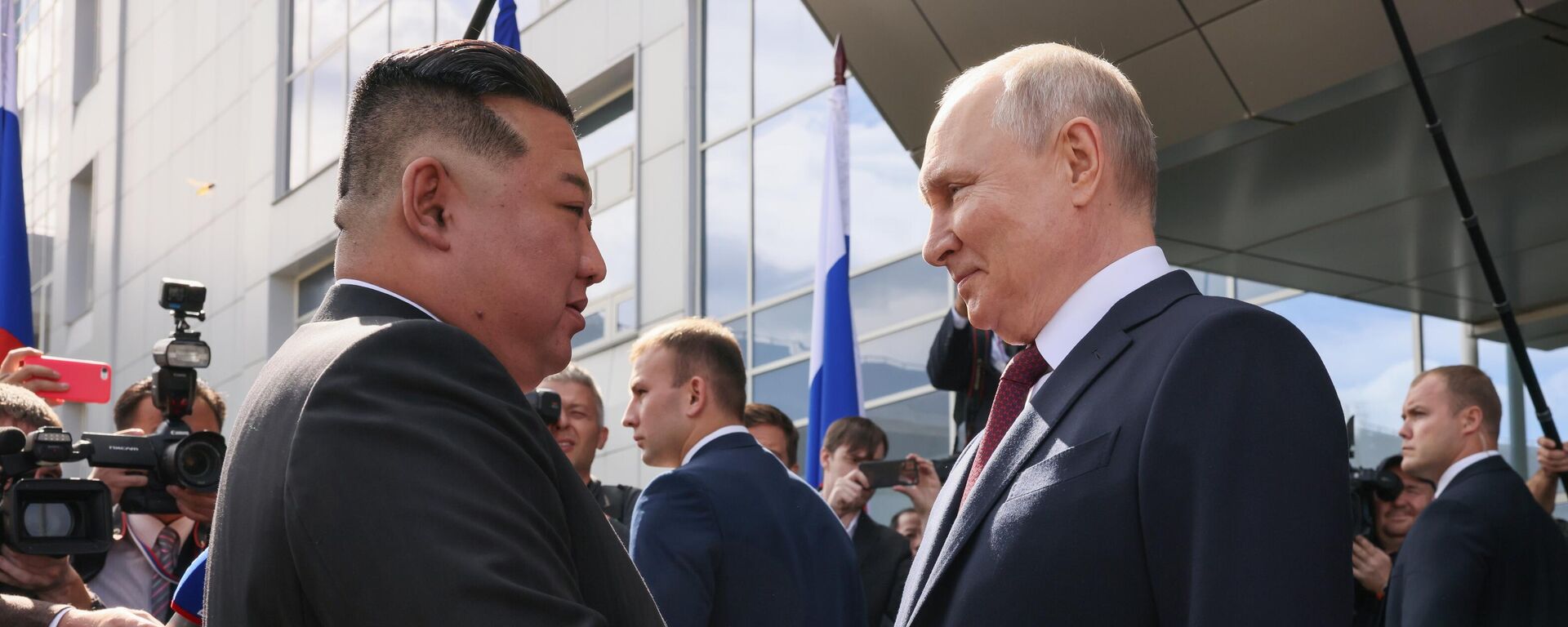Russian President Vladimir Putin meets North Korean leader Kim Jong Un at the Vostochny Cosmodrome on September 13, 2023.  - Sputnik भारत, 1920, 12.06.2025