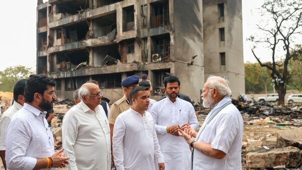 Prime Minister Narendra Modi visits the AI-171 plane crash site  - Sputnik भारत