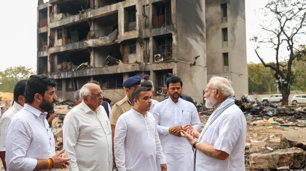 Prime Minister Narendra Modi visits the AI-171 plane crash site  - Sputnik भारत