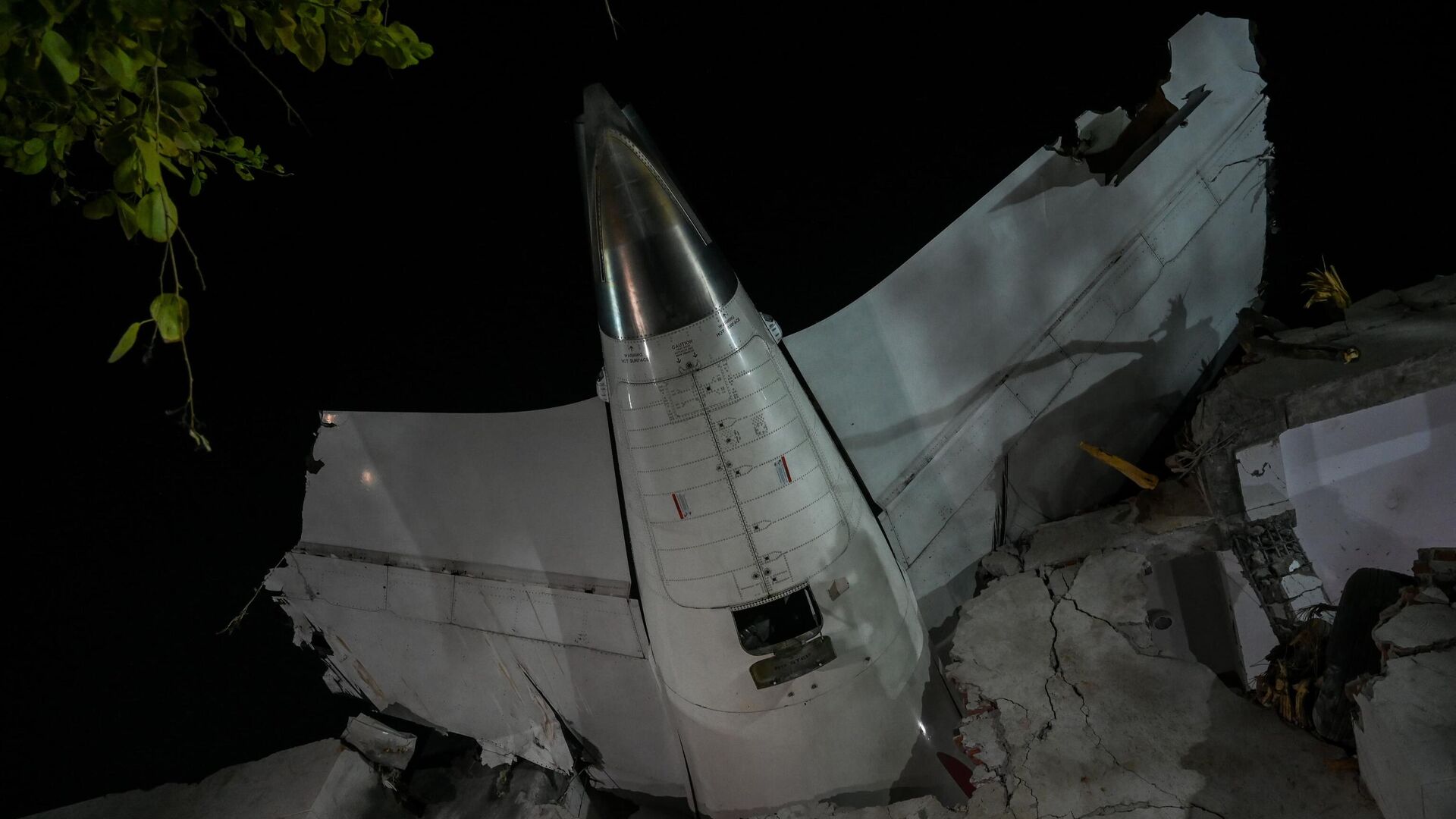 AHMEDABAD, INDIA - JUNE 12: Tail of crashed plane inside hostel building at the site of the Air India flight crash on June 12, 2025 in Ahmedabad, India. 265 people died and many others were injured after the Air India 171 flight headed to London from Ahmedabad crashed moments after take-off. The plane crashed on a resident doctors' hostel in Ahmedabad, which suffered major damage in the accident. (Photo by Raju Shinde/Hindustan Times via Getty Images) AHMEDABAD, INDIA - JUNE 12: Tail of crashed plane inside hostel building at the site of the Air India flight crash on June 12, 2025 in Ahmedabad, India. 265 people died and many others were injured after the Air India 171 flight headed to London from Ahmedabad crashed moments after take-off. The plane crashed on a resident doctors' hostel in Ahmedabad, which suffered major damage in the accident. (Photo by Raju Shinde/Hindustan Times via Getty Images) - Sputnik India, 1920, 16.06.2025