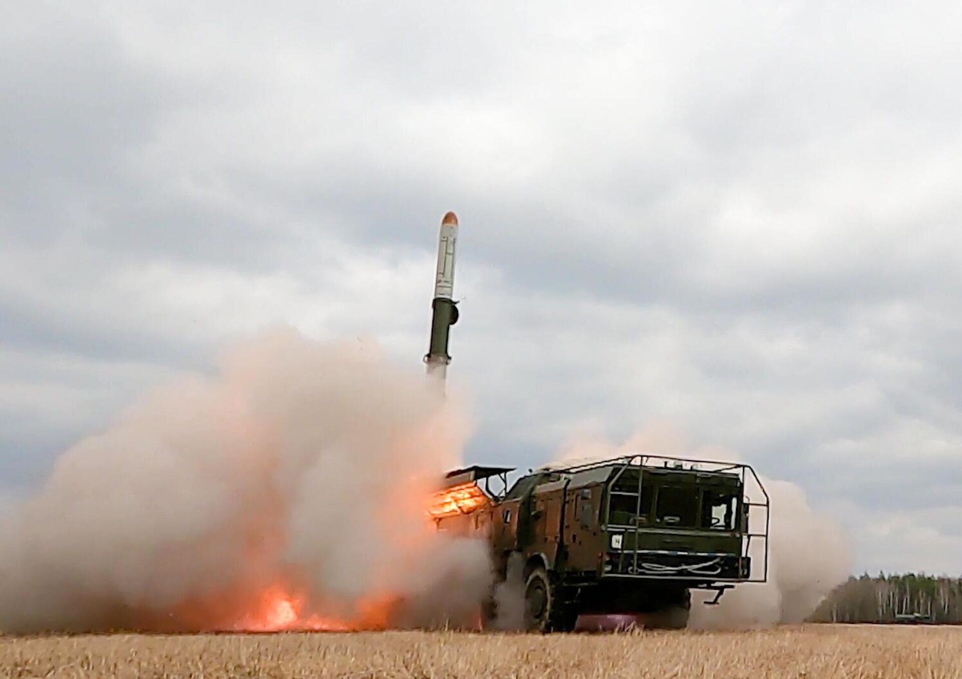Iskander short-range ballistic missile system is used during the Russian military operation - Sputnik भारत, 1920, 26.09.2025