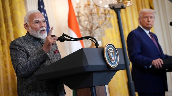 U.S. President Donald Trump (R) and Indian Prime Minister Narendra Modi hold a joint press conference in the East Room at the White House on February 13, 2025 in Washington, DC.  - Sputnik भारत