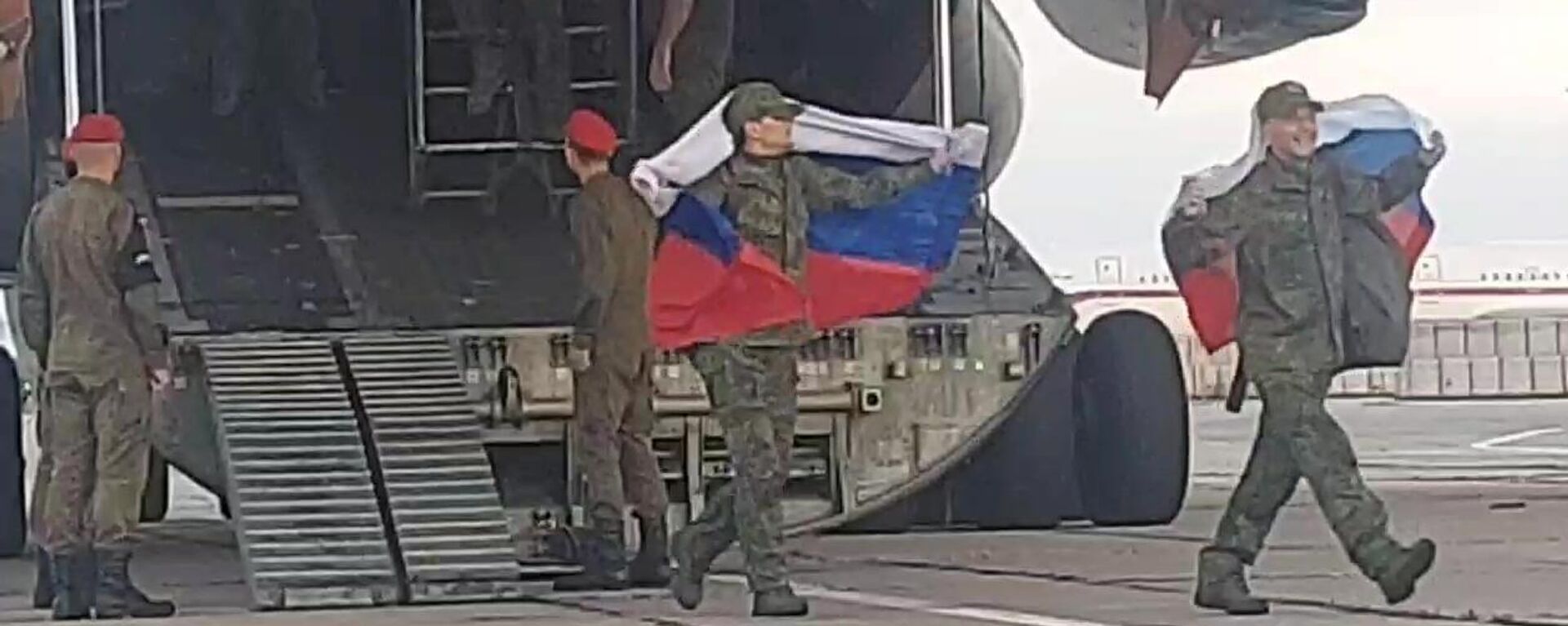 Group Of Russian Soldiers Returns From Ukraine-Controlled Territory - Sputnik भारत, 1920, 20.06.2025