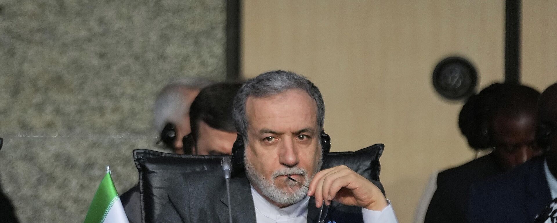 Iranian Foreign Minister Abbas Araghchi listens to speeches as he attends the Council of Foreign Ministers of the Organization of Islamic Cooperation meeting, in Istanbul, Turkey, Saturday, June 21, 2025.  - Sputnik भारत, 1920, 22.06.2025