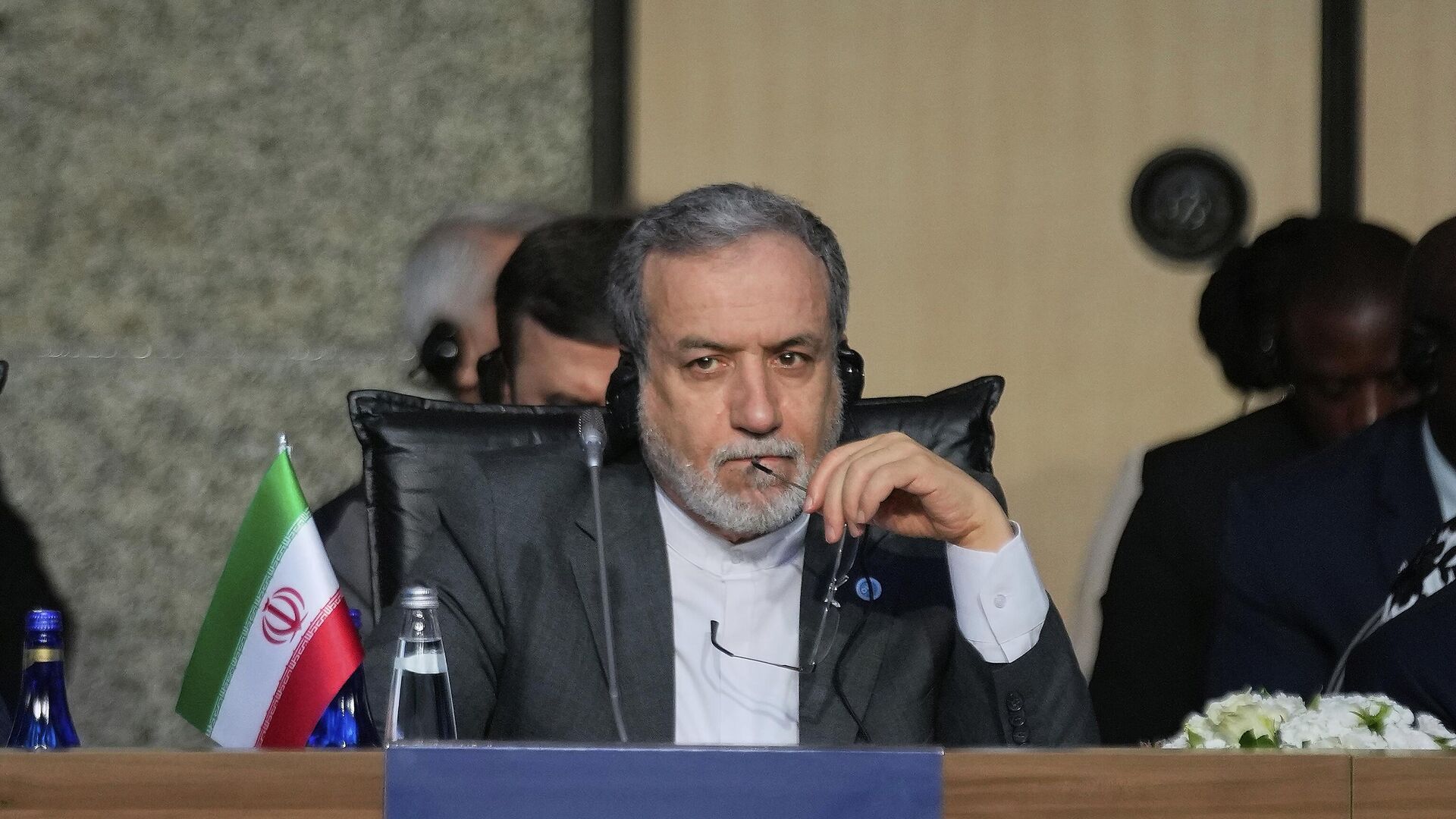 Iranian Foreign Minister Abbas Araghchi listens to speeches as he attends the Council of Foreign Ministers of the Organization of Islamic Cooperation meeting, in Istanbul, Turkey, Saturday, June 21, 2025. Iranian Foreign Minister Abbas Araghchi listens to speeches as he attends the Council of Foreign Ministers of the Organization of Islamic Cooperation meeting, in Istanbul, Turkey, Saturday, June 21, 2025. - Sputnik India, 1920, 24.06.2025