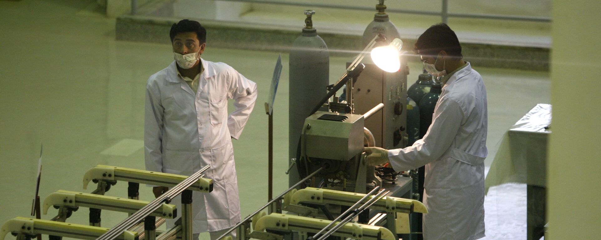 In this April 9, 2009 file picture Iranian technicians work  at a new facility producing uranium fuel for a planned heavy-water nuclear reactor, just outside the city of Isfahan, 255 miles (410 kilometers) south of the capital Tehran. Iran is lagging behind on equipping a bunker with machines enriching uranium to a grade that can be turned quickly to arm nuclear warheads and now says will produce less at the site than originally planned, diplomats tell The Associated Press.   - Sputnik India, 1920, 22.06.2025