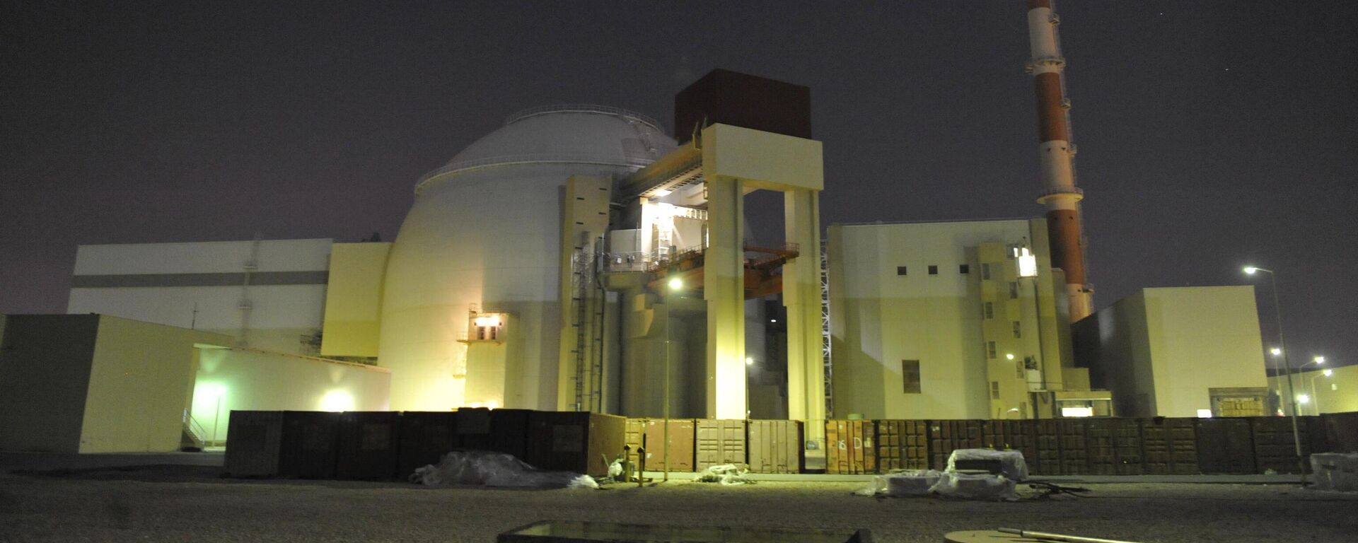 In this file photo released on Nov. 30, 2009 by the semi-official Iranian Students News Agency (ISNA), the reactor building of Iran's Bushehr Nuclear Power Plant is seen, just outside the port city of Bushehr 750 miles (1245 kilometers) south of the capital Tehran, Iran - Sputnik India, 1920, 25.03.2026