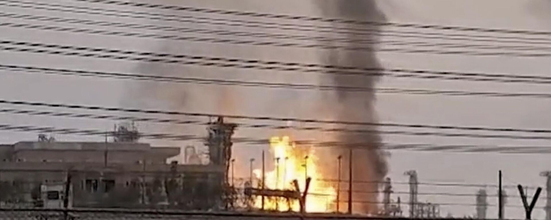 A refinery in Iran's South Pars gas field after it was struck by an Israeli drone in Kangan, in Iran's Bushehr province, Saturday, June 14, 2025.  - Sputnik भारत, 1920, 22.06.2025
