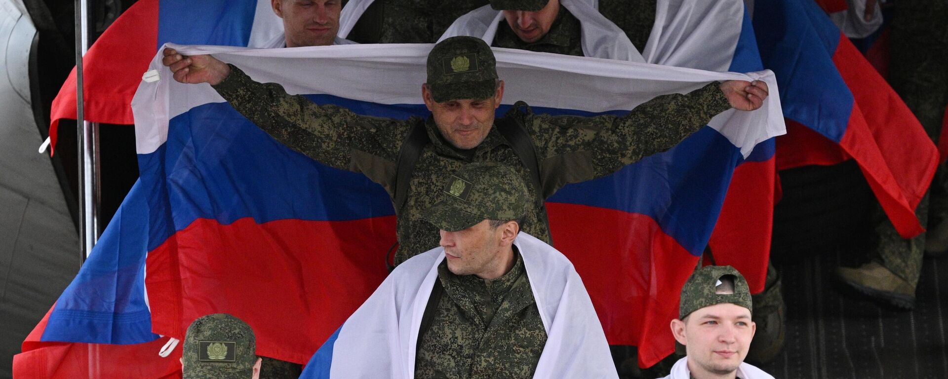 Возвращение российских военных из украинского плена - Sputnik भारत, 1920, 26.06.2025