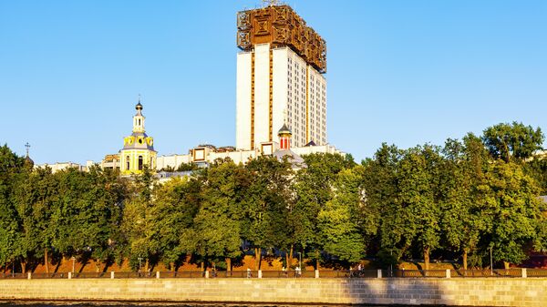 The high-rise building of the Russian Academy of Sciences and the St. Andrew's Monastery. View of buildings from the water of the Moskva River on a sunny summer evening - Moscow, Russia, June 2021 - Sputnik भारत