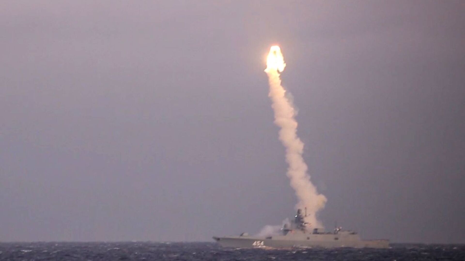 Test firing of a Zircon hypersonic cruise missile from the Admiral of the Soviet Union Fleet Gorshkov frigate from the White Sea at a coastal target located at the Chizha training ground in the Arkhangelsk Region. Test firing of a Zircon hypersonic cruise missile from the Admiral of the Soviet Union Fleet Gorshkov frigate from the White Sea at a coastal target located at the Chizha training ground in the Arkhangelsk Region. - Sputnik India, 1920, 26.06.2025
