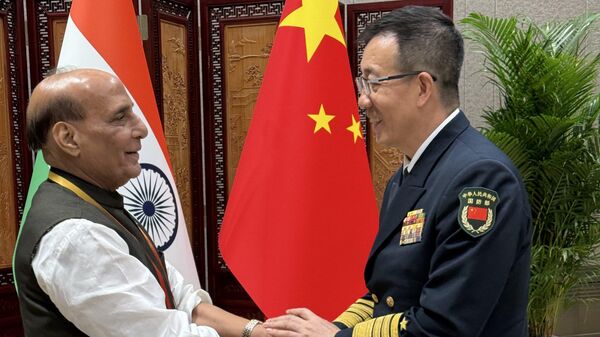 Indian and Chinese defence chiefs hold talks on sidelines of SCO meet - Sputnik भारत
