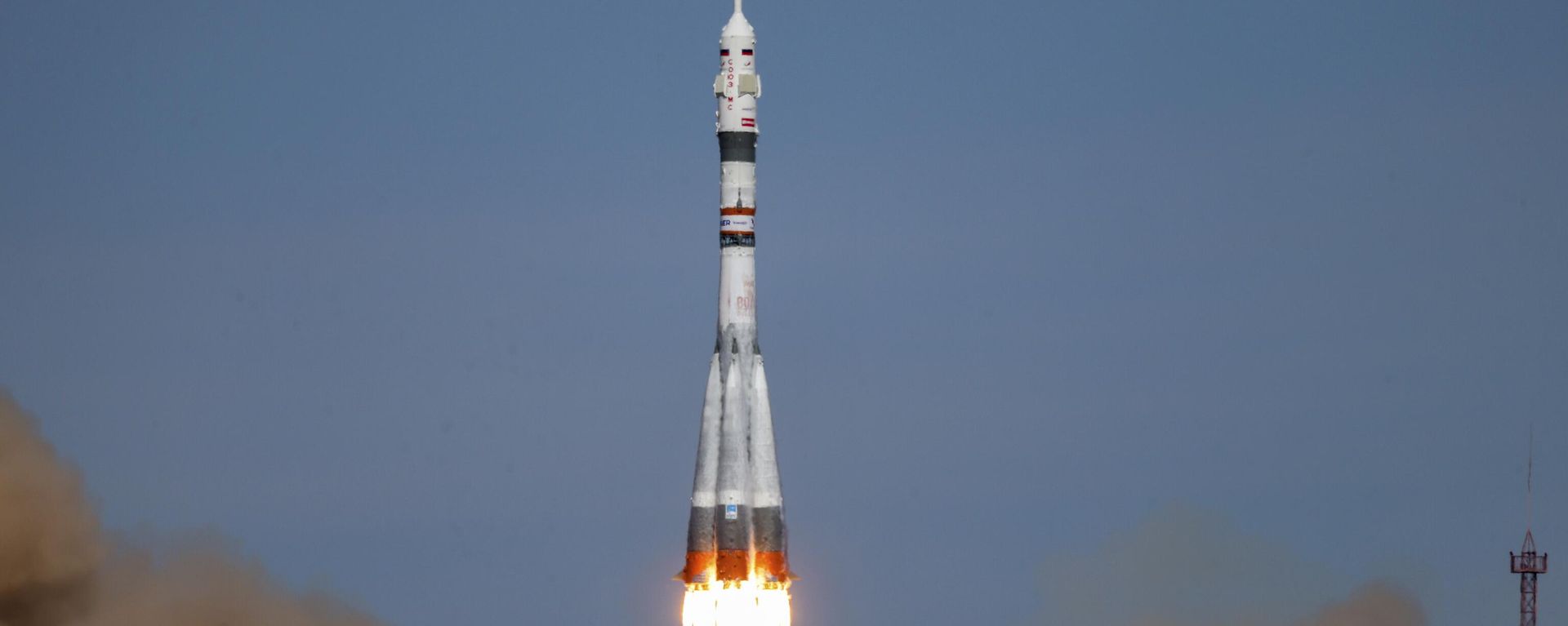 In this photo released by Roscosmos space corporation, a Russian Soyuz rocket carrying a Soyuz MS-27 spacecraft with NASA astronaut Jonny Kim and Roscosmos cosmonauts Sergey Ryzhikov and Alexey Zubritsky, lifts off for the International Space Station from the Russian leased Baikonur cosmodrome, Kazakhstan, Tuesday, April 8, 2025. - Sputnik India, 1920, 21.08.2026