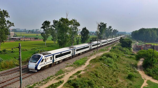 Sri Vaishno Devi Katra Vande Bharat Express train passing from Ludhiana, towards Katra, during its inaugural run on October 3, 2019 in Ludhiana, India.  - Sputnik भारत