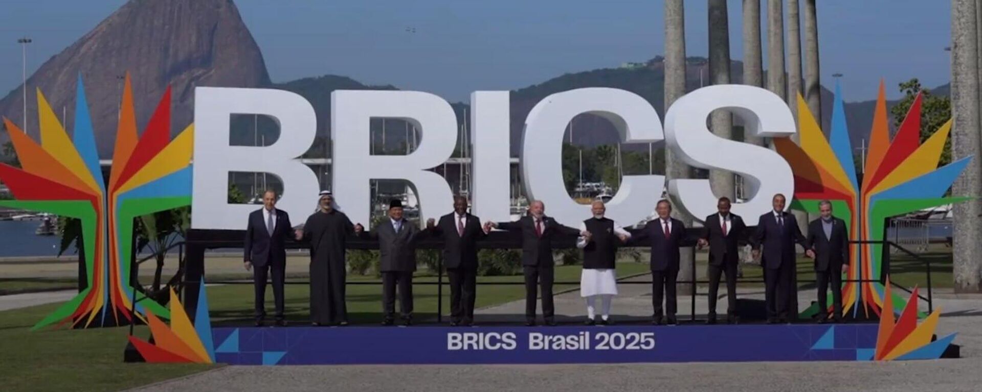 Family photo at BRICS Summit in Rio, July 6, 2025 - Sputnik India, 1920, 07.07.2025