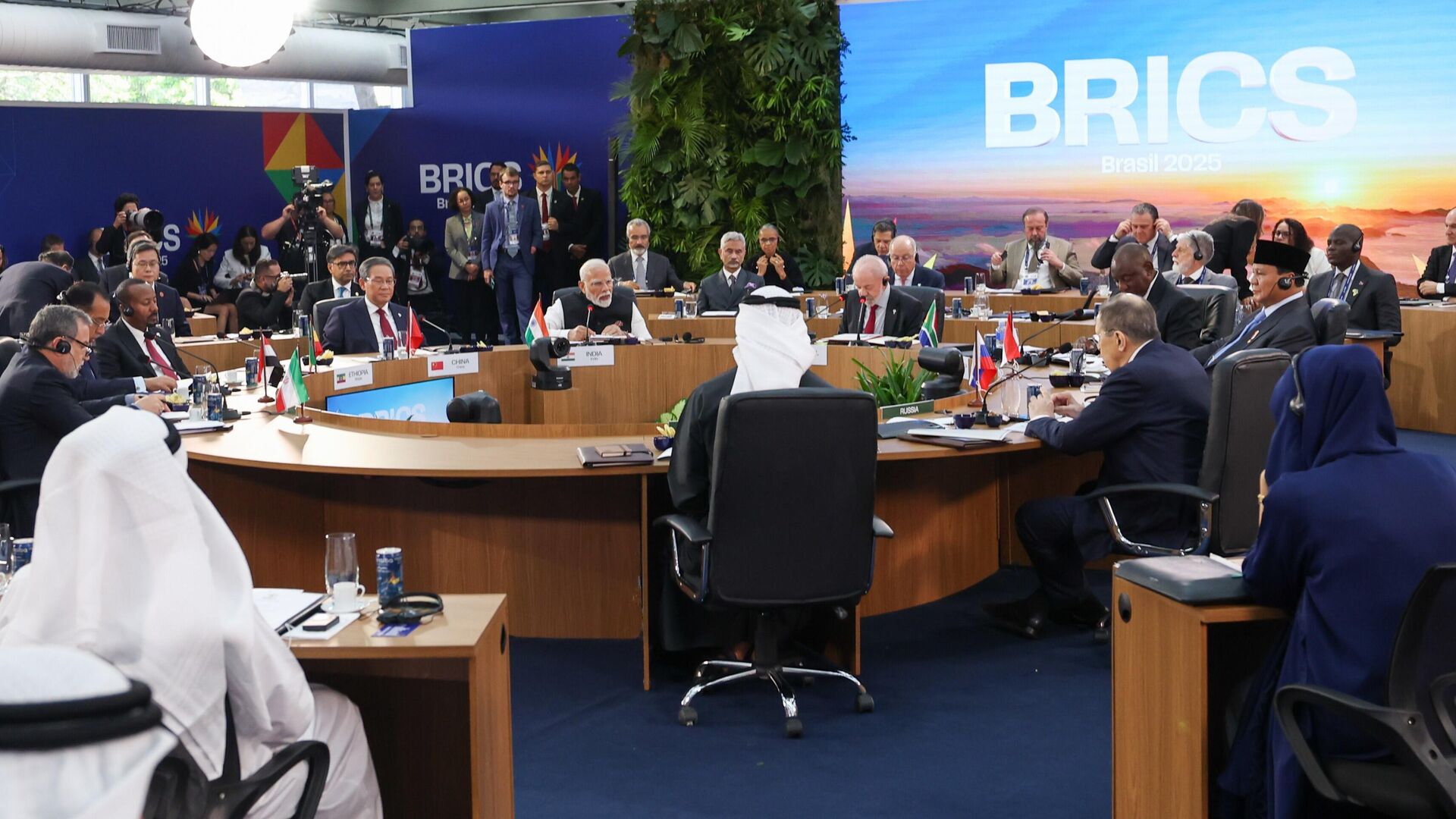 Indian Prime Minister Narendra Modi at the 2025 BRICS Summit in Rio, Brazil Indian Prime Minister Narendra Modi at the 2025 BRICS Summit in Rio, Brazil - Sputnik India, 1920, 07.07.2025