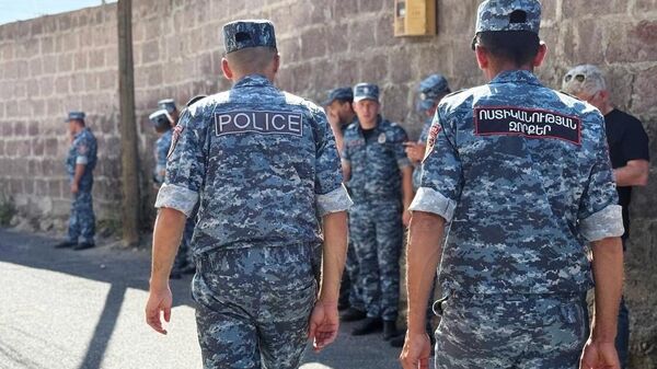 Police near the Armenia's Investigative Committee building in Yerevan. June 25, 2025 - Sputnik भारत
