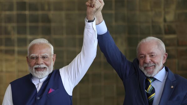 India's Prime Minister Narendra Modi, left, and Brazil's President Luiz Inacio Lula da Silva hold up their hands during a meeting at Alvorada Palace in Brasilia, Brazil, Tuesday, July 8, 2025. (AP Photo/Luis Nova) - Sputnik India