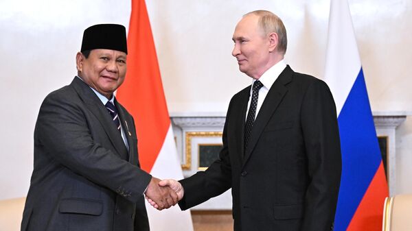 Indonesian President Prabowo Subianto and Russian President Vladimir Putin at the 2025 St. Petersburg International Economic Forum (SPIEF) - Sputnik India
